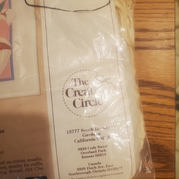 Vintage 1986 Creative Circle Calla Lillies Embroidery Kit #0844 - Picture 2 of 3